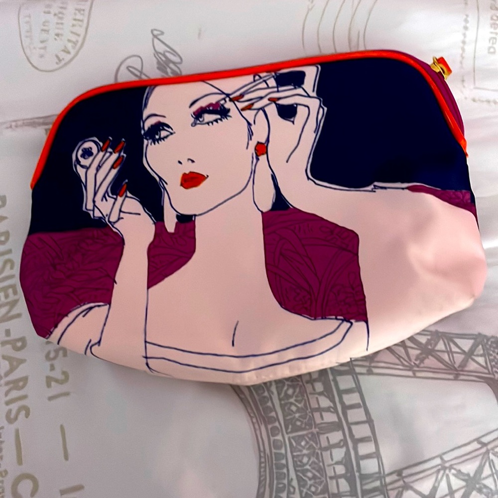 Estée Lauder makeup bag